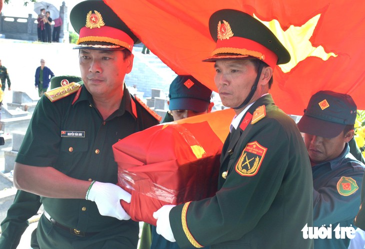 Ngày 'trở về' của hai anh em liệt sĩ sau gần nửa thế kỷ nằm lại nghĩa trang phía Nam - Ảnh 3.