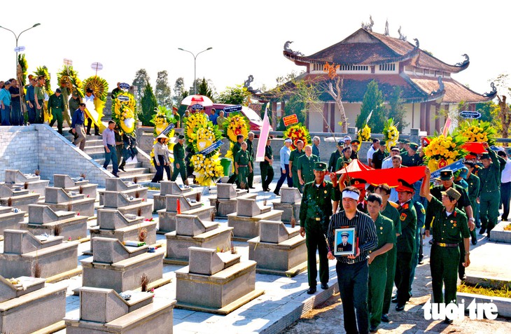 Ngày 'trở về' của hai anh em liệt sĩ sau gần nửa thế kỷ nằm lại nghĩa trang phía Nam - Ảnh 2.