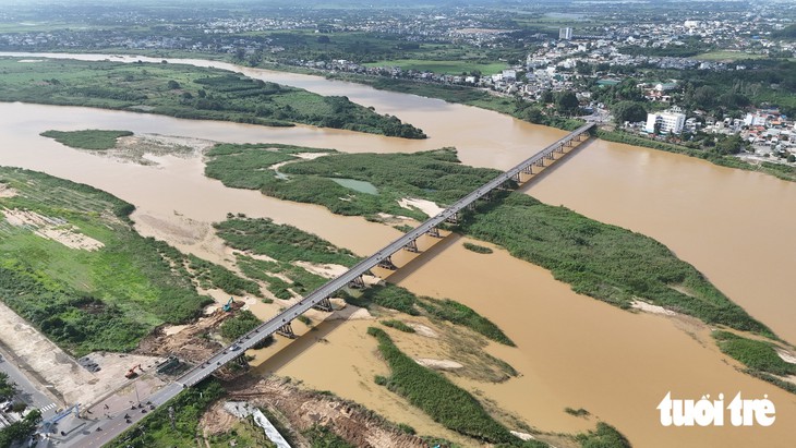Đến cầu Trà Khúc 1, lưu giữ hình ảnh thân thuộc trước ngày đóng cầu - Ảnh 1.