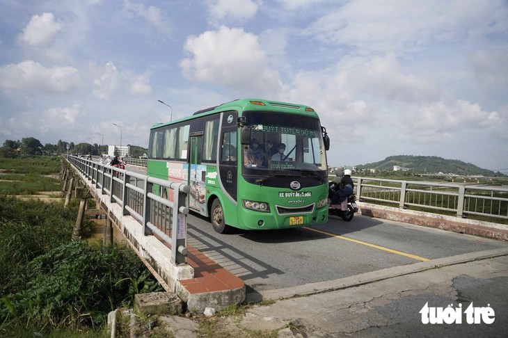 Đến cầu Trà Khúc 1, lưu giữ hình ảnh thân thuộc trước ngày đóng cầu - Ảnh 2.