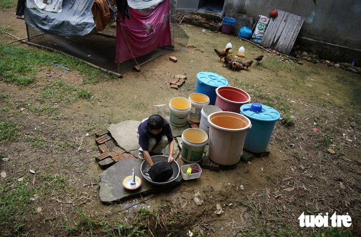 Ngày nào cũng tìm mẹ trong mưa gió, ở miếu hoang, nữ sinh đậu đại học cả xóm Trà Bồng che chở - Ảnh 7.