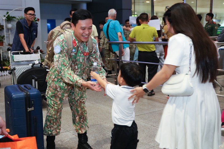 Những quân nhân cuối cùng Bệnh viện dã chiến cấp 2 số 7 hoàn thành nhiệm vụ trở về nước - Ảnh 1.