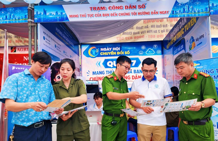 Bình Chánh, Bình Tân đẩy mạnh chuyển đổi số, lấy hiệu quả phục vụ làm thước đo - Ảnh 5.