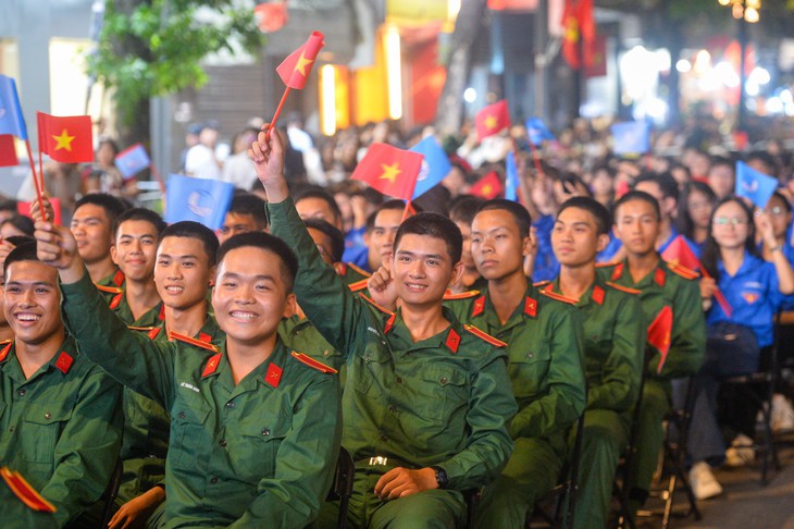 Con gái đại tướng Nguyễn Chí Thanh đến chung vui với 70 thủ lĩnh thanh niên nhận giải thưởng mang tên cha - Ảnh 9.
