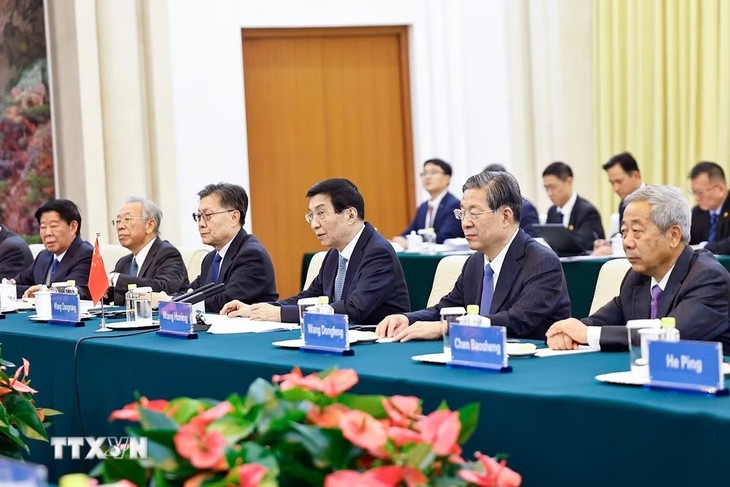 Chủ tịch Quốc hội Trần Thanh Mẫn thăm mô hình lập pháp ở Bắc Kinh, hội kiến ông Vương Hộ Ninh - Ảnh 4.