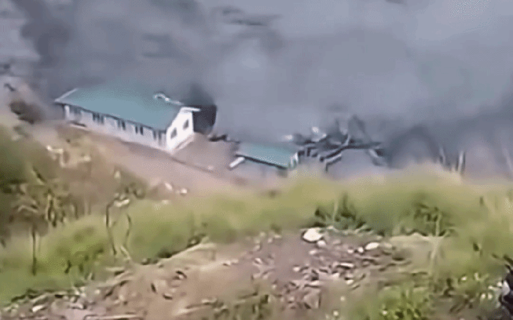 Lũ quét ở Nepal: 45 ngôi nhà bị cuốn trôi, vô số công trình hư hạị, cứu 82 người  - Ảnh 2.