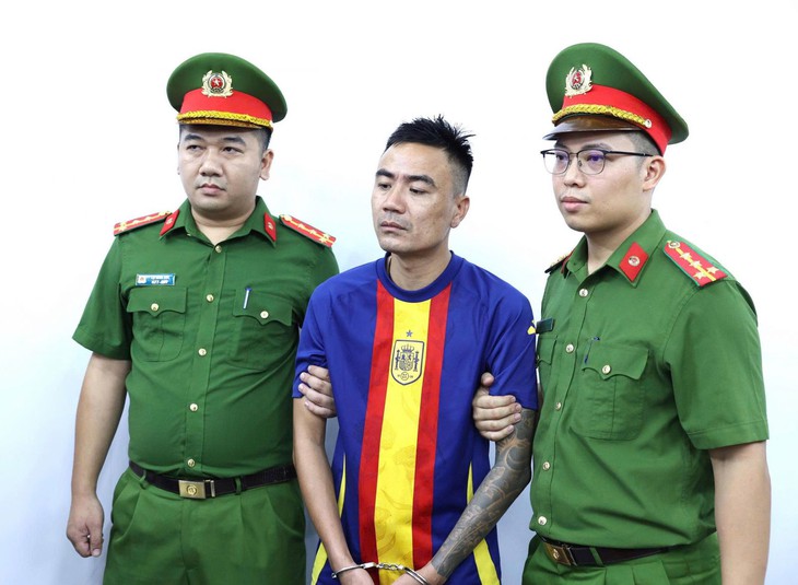 Công an bắt Thắng "ật" gây rối ở Tràng An - Ảnh 1.