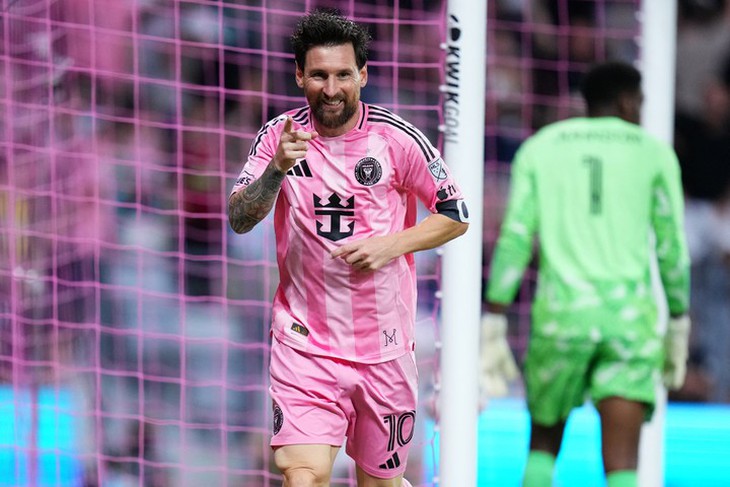 Messi lập cú đúp sau khi chia tay tuyển Argentina - Ảnh 1.
