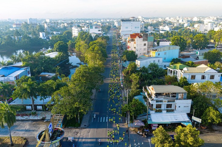 Hàng chục nghìn runner bùng nổ tại VPBank Đất Sen Hồng Music Marathon 2026 - Ảnh 6.