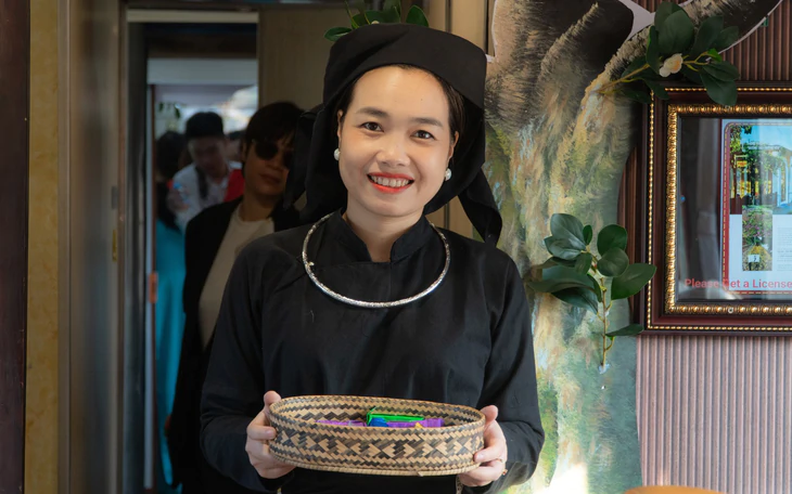 Đại sứ các nước tại Việt Nam rủ nhau đi tàu di sản, hái chè Thái Nguyên - Ảnh 13.