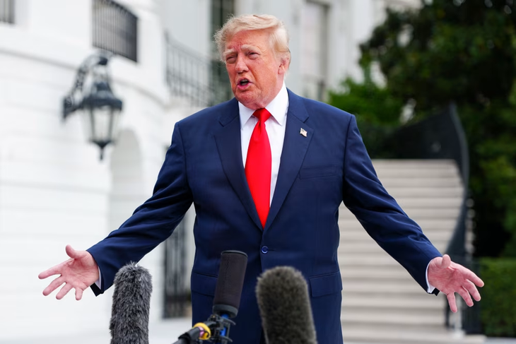 Ông Trump cân nhắc phát trực tiếp vụ xử bắn tử tù - Ảnh 1.