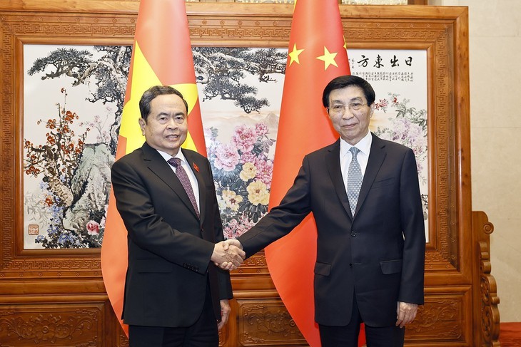 Chủ tịch Quốc hội Trần Thanh Mẫn thăm mô hình lập pháp ở Bắc Kinh, hội kiến ông Vương Hộ Ninh - Ảnh 2.