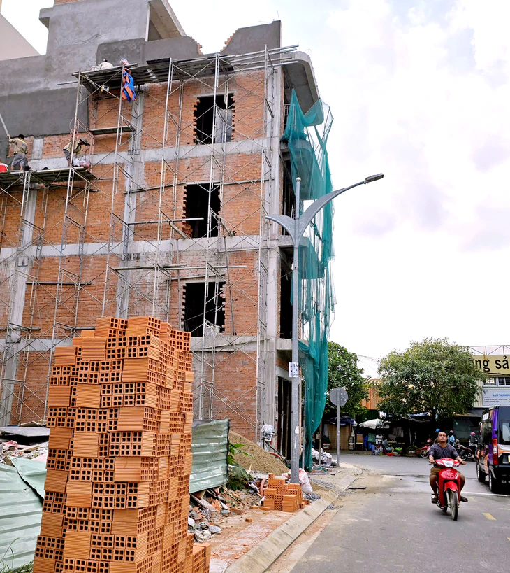 Xây nhà, hoàn công cũng 'kêu' ký giáp ranh, vì sao? - Ảnh 2.