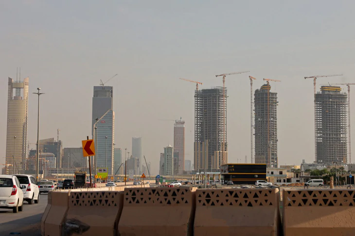 Saudi Arabia tiếp tục 'nóng', sân bay thủ đô Riyadh lại bị tấn công - Ảnh 1.