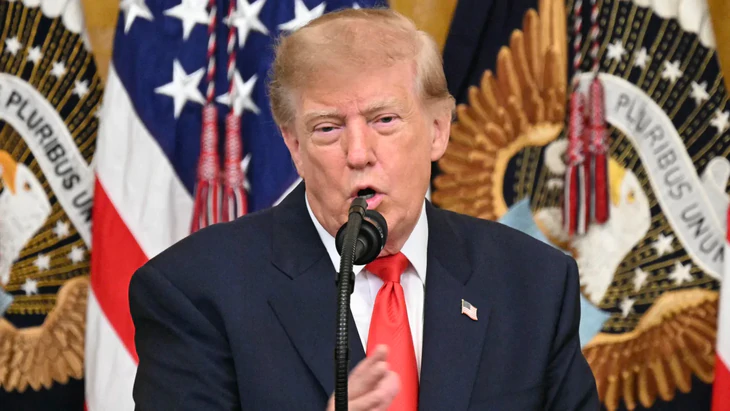 Tòa án Mỹ lệnh chính quyền ông Trump dừng quảng cáo bằng tiền thuế người dân - Ảnh 1.
