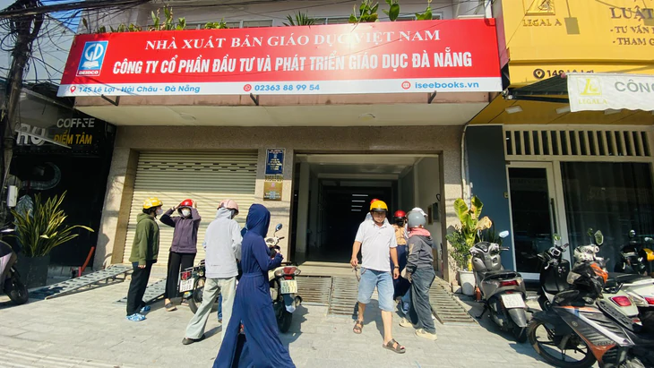 Ông Trần Cẩm Tú: Có hàng nghìn cơ sở in ấn mà để thiếu sách giáo khoa là có vấn đề - Ảnh 4.
