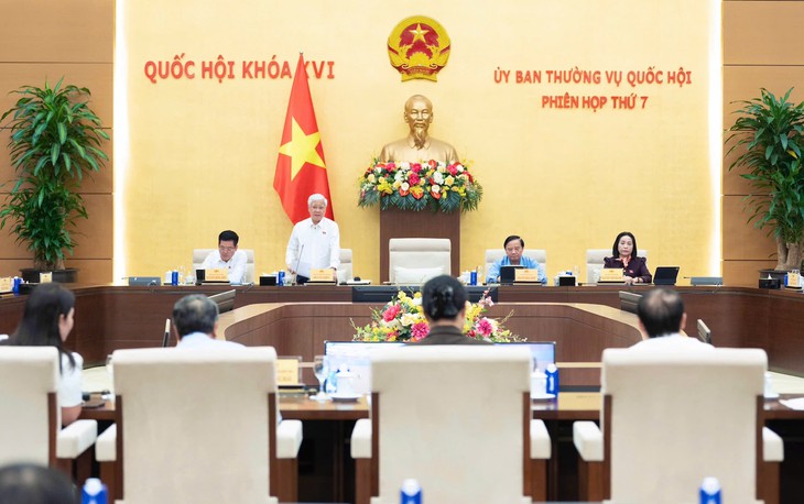 Cử tri băn khoăn việc điều chỉnh phương án tuyển sinh, thiếu sách giáo khoa, các khoản thu đầu năm - Ảnh 2.