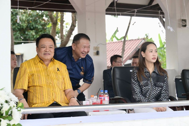 Bí ẩn tượng Phật nổi lên giữa dòng sông và lễ hội 400 năm tuổi ở Thái Lan - Ảnh 2.