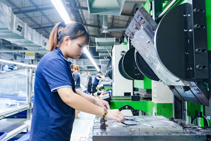 Tăng lương, giảm giờ làm, thêm phúc lợi: Doanh nghiệp FDI 'tung chiêu' giữ chân lao động - Ảnh 1.