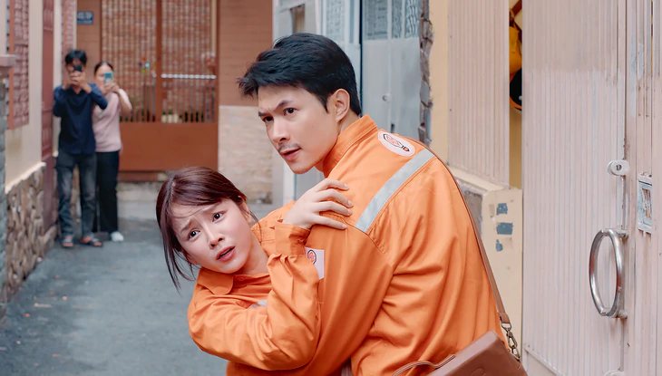 'Án mạng xém hoàn hảo' chật vật trước đối thủ 'Trại buôn người' quá mạnh - Ảnh 3.