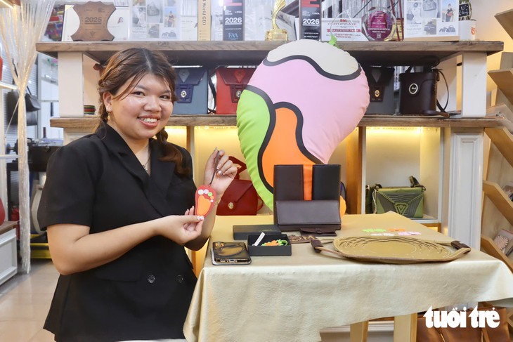 Tuổi Trẻ Startup Award: Tận dụng vỏ xoài, tạo vật liệu da sinh học cho thời trang xanh - Ảnh 1.