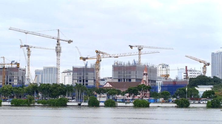 Đoạn đường Trần Hưng Đạo bên sông Hàn vẫn ngập: Do thi công làm cản trở dòng chảy - Ảnh 3.