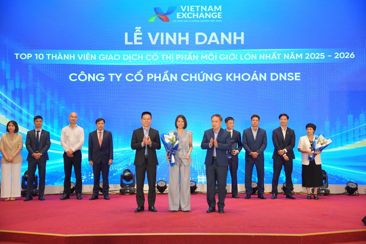 DNSE vươn vào top 10 môi giới VNX, cán mốc 2 triệu tài khoản - Ảnh 1.