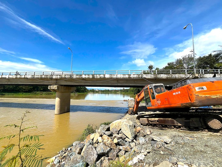 Đã tháo dỡ đập ngăn mặn tạm trên sông Cái Nha Trang, Khánh Hòa - Ảnh 1.