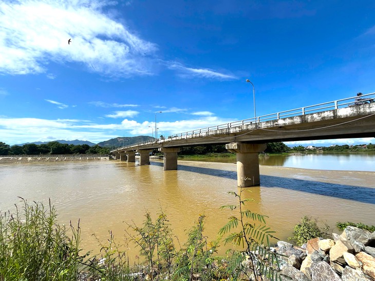 Đã tháo dỡ đập ngăn mặn tạm trên sông Cái Nha Trang, Khánh Hòa - Ảnh 3.
