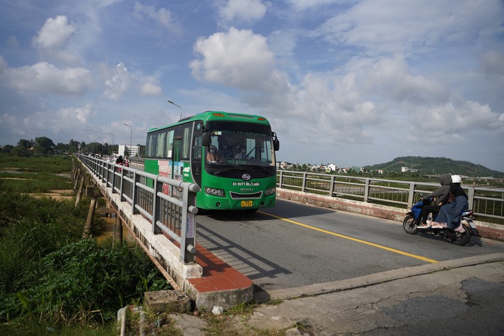 Đóng cầu Trà Khúc 1, xe cộ ở đô thị Quảng Ngãi đi lại thế nào? - Ảnh 5.