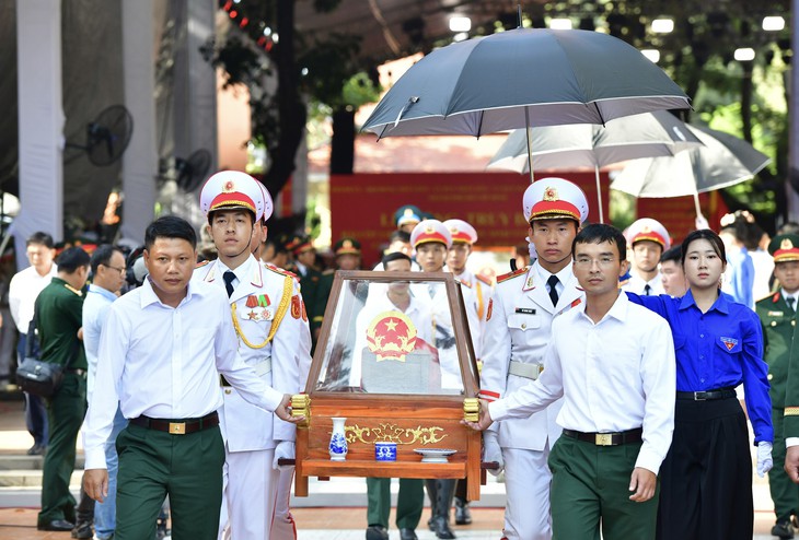 "Xin dâng hương những linh hồn bất tử" vang lên trong Tổng duyệt Lễ truy điệu, an táng liệt sĩ tại công viên Lê Thị Riêng - Ảnh 7.