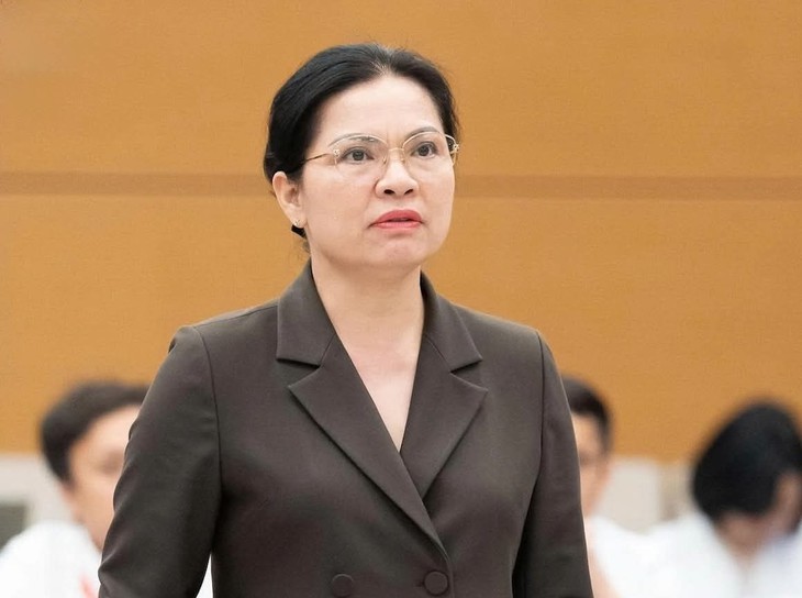 Cử tri băn khoăn việc điều chỉnh phương án tuyển sinh, thiếu sách giáo khoa, các khoản thu đầu năm - Ảnh 1.