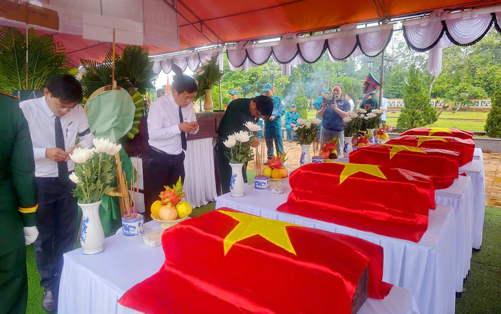 14 liệt sĩ được người dân chỉ nơi chôn cất đã về an nghỉ tại Nghĩa trang liệt sĩ Hội An - Ảnh 5.