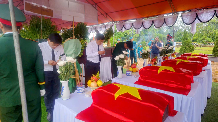 Tìm thấy 5 hài cốt liệt sĩ trên đỉnh núi Hòn Tàu Đà Nẵng - Ảnh 2.