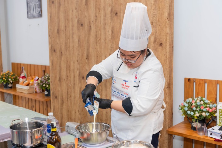 Chọn học nghề, bạn trẻ theo đuổi đam mê làm bánh bật khóc khi giành giải nhất - Ảnh 7.