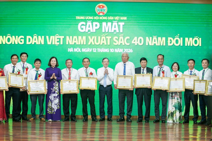 Nông dân miền Tây nuôi tôm lời 50 tỉ đồng/năm tiết lộ bí quyết giảm chi phí mà năng suất tăng 30% - Ảnh 1.