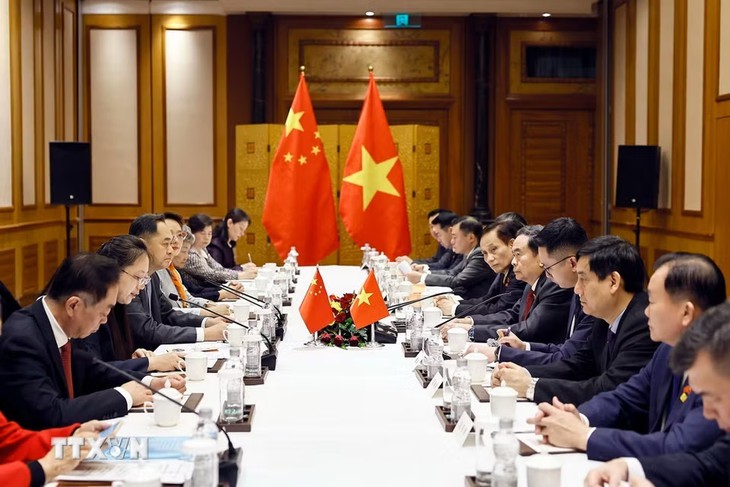 Chủ tịch Quốc hội Trần Thanh Mẫn tiếp nhân sĩ hữu nghị, thăm Bảo tàng Lịch sử Đảng Cộng sản Trung Quốc - Ảnh 2.