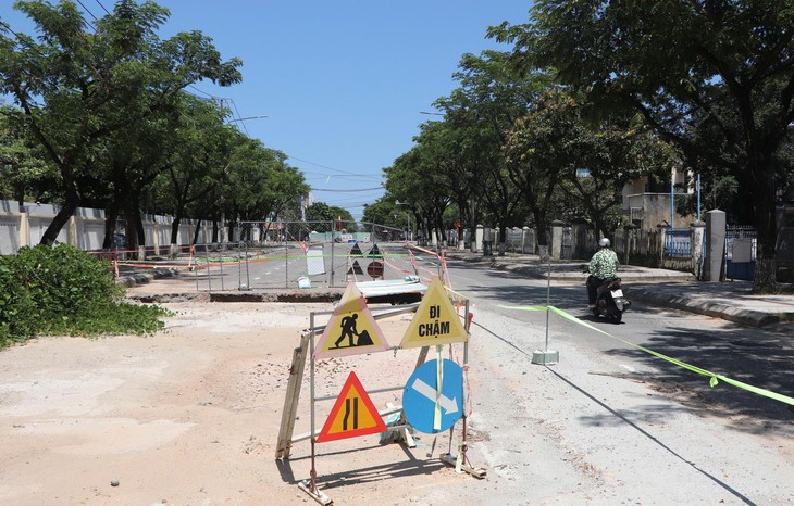 Dự án thoát nước trăm tỉ ì ạch khiến dân khổ sở: Chủ tịch Đà Nẵng chỉ đạo ‘nóng’ - Ảnh 3.
