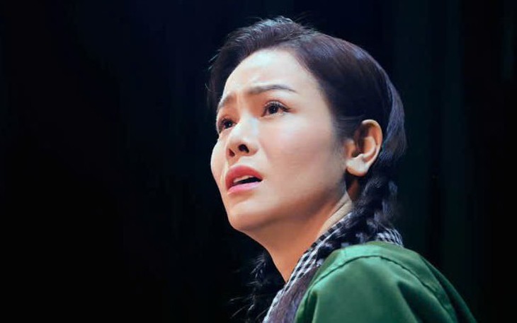 Cuốn truyện bị đốt là vở phía Nam đoạt giải cao ở Liên hoan sân khấu Hà Nội, Nhật Kim Anh nhận huy chương vàng - Ảnh 4.