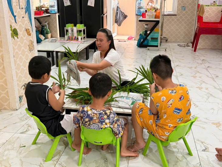 Những người kiên nhẫn mở lời cho trẻ chậm nói - Ảnh 3.