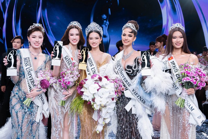 Fanpage Miss Universe chúc mừng hoa hậu Quỳnh Anh dù bị cảnh báo kiểm soát trái phép - Ảnh 2.
