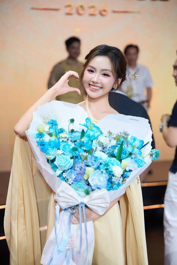 Danh tính thí sinh 20 tuổi 'con nhà nòi' đang gây sốt Sao mai  - Ảnh 3.