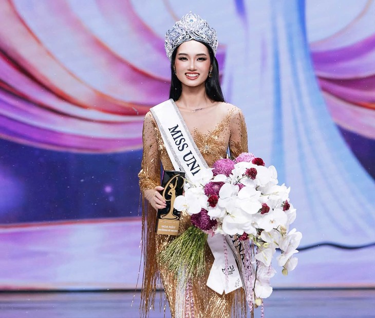 Fanpage Miss Universe chúc mừng hoa hậu Quỳnh Anh dù bị cảnh báo kiểm soát trái phép - Ảnh 1.