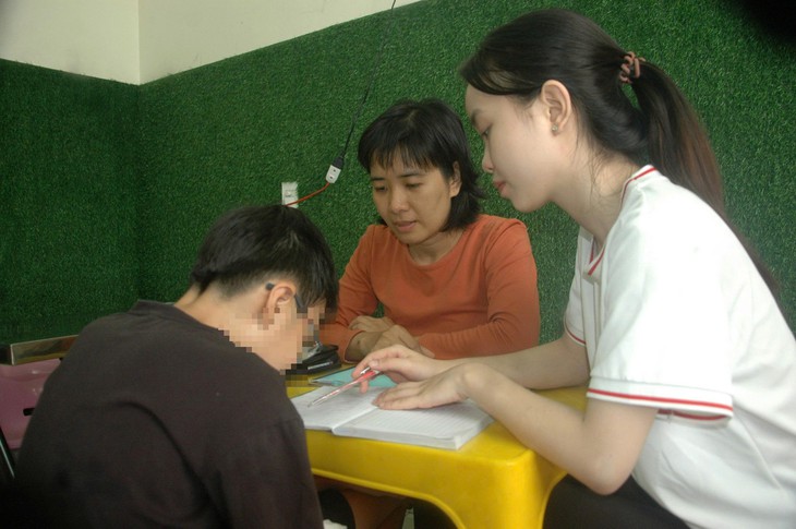 Những người kiên nhẫn mở lời cho trẻ chậm nói - Ảnh 6.