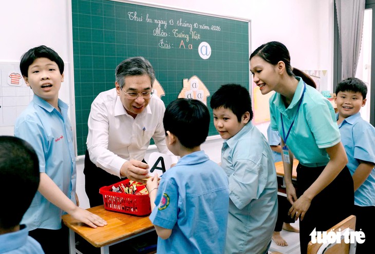 Phó bí thư Thành ủy TP.HCM Nguyễn Phước Lộc: không để trẻ em nào bị bỏ lại phía sau trong giáo dục - Ảnh 1.