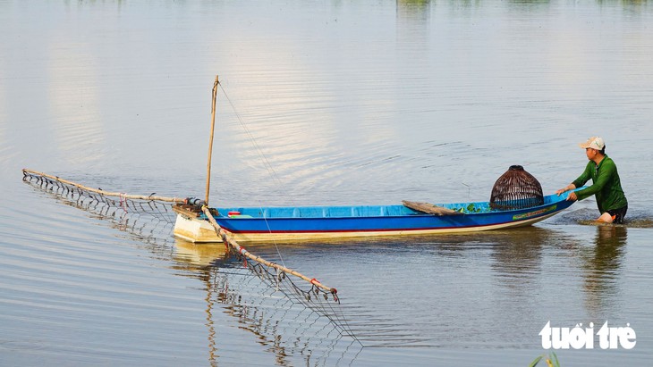 Đẩy côn, cất vó mùa nước nổi tràn đồng dính cá đồng phát ham - Ảnh 5.