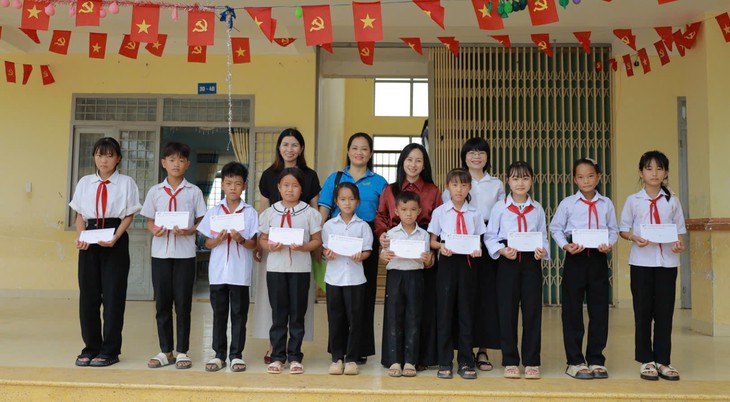 Bạn đọc Tuổi Trẻ tiếp sức quỹ học bổng từ di nguyện thầy giáo ung thư - Ảnh 1.