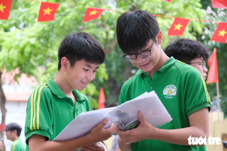 12 học sinh lớp 11 thi vượt cấp, giành thủ khoa kỳ thi học sinh giỏi Hà Nội - Ảnh 1.
