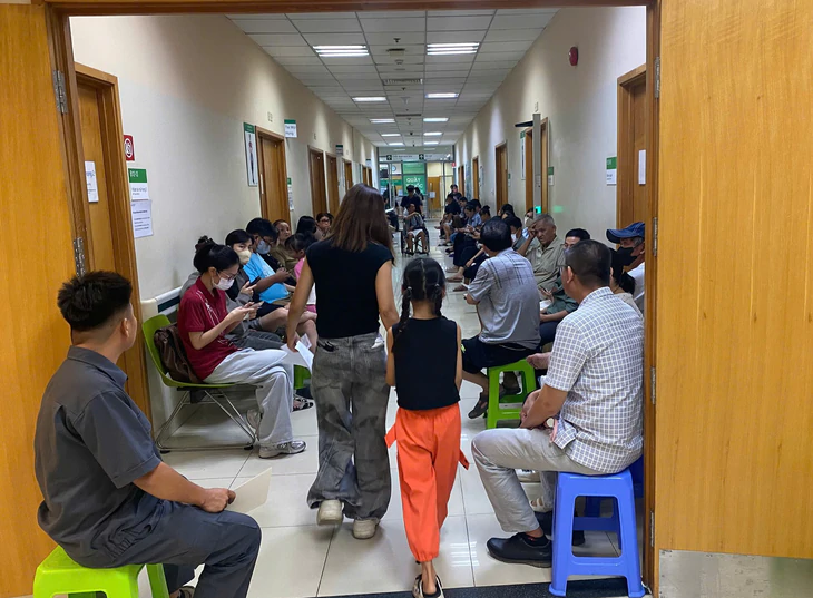 Cúm lây cả nhà: Ai cần chú ý, khi nào đi khám? - Ảnh 4.