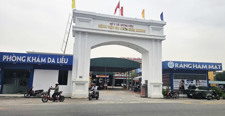 Bệnh nhân mù mắt phải sau mổ Phaco, bệnh viện và gia đình bất đồng về nguyên nhân - Ảnh 1.